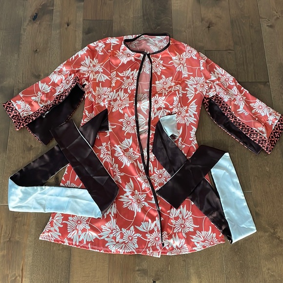 lucy B Other - Silk-like robe
